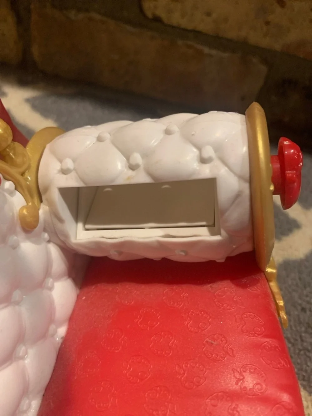 Ever After High Getting Fairest Apple White Fainting Couch
